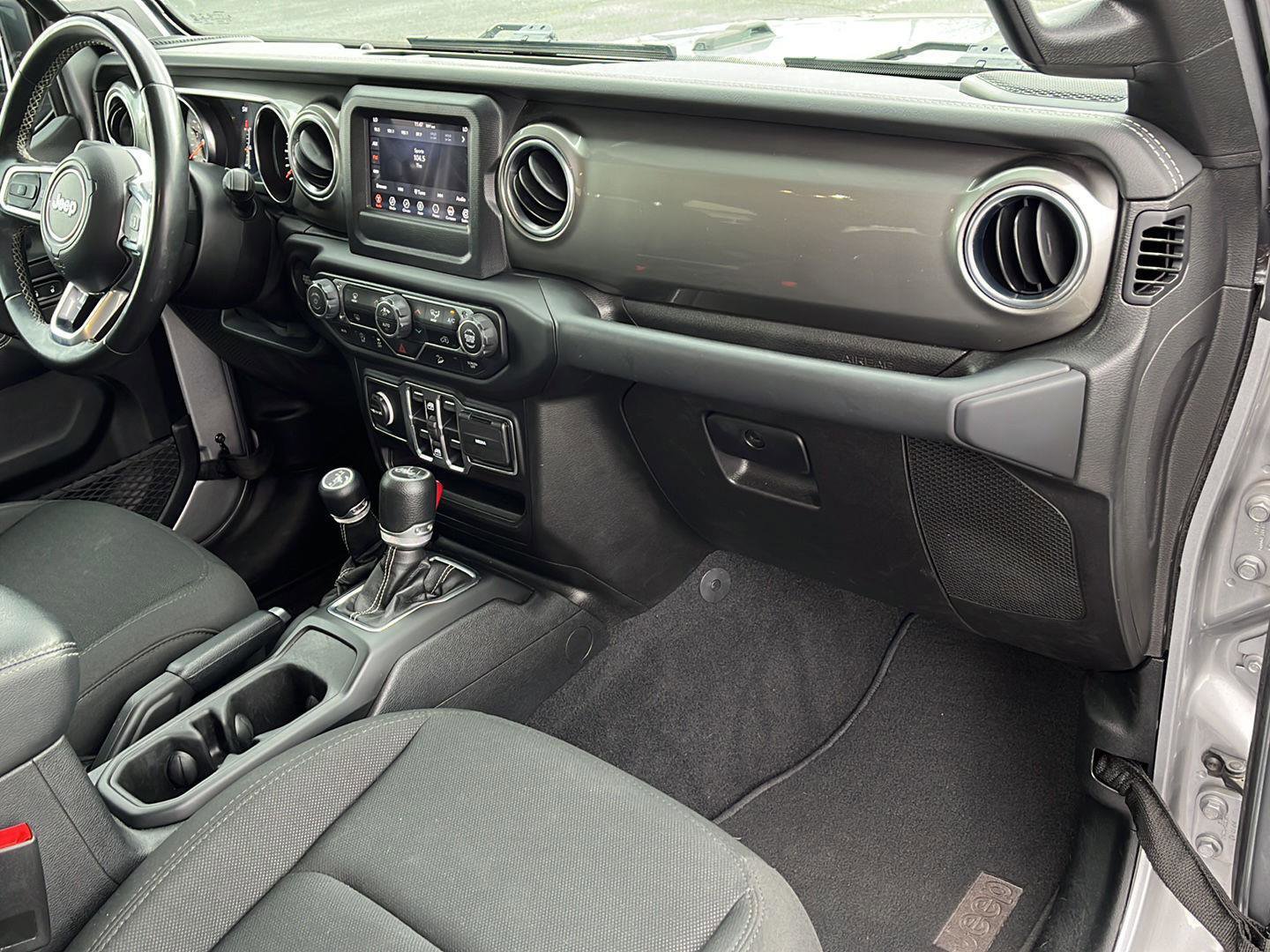 Used 2019 Jeep Wrangler Unlimited Sahara image 45