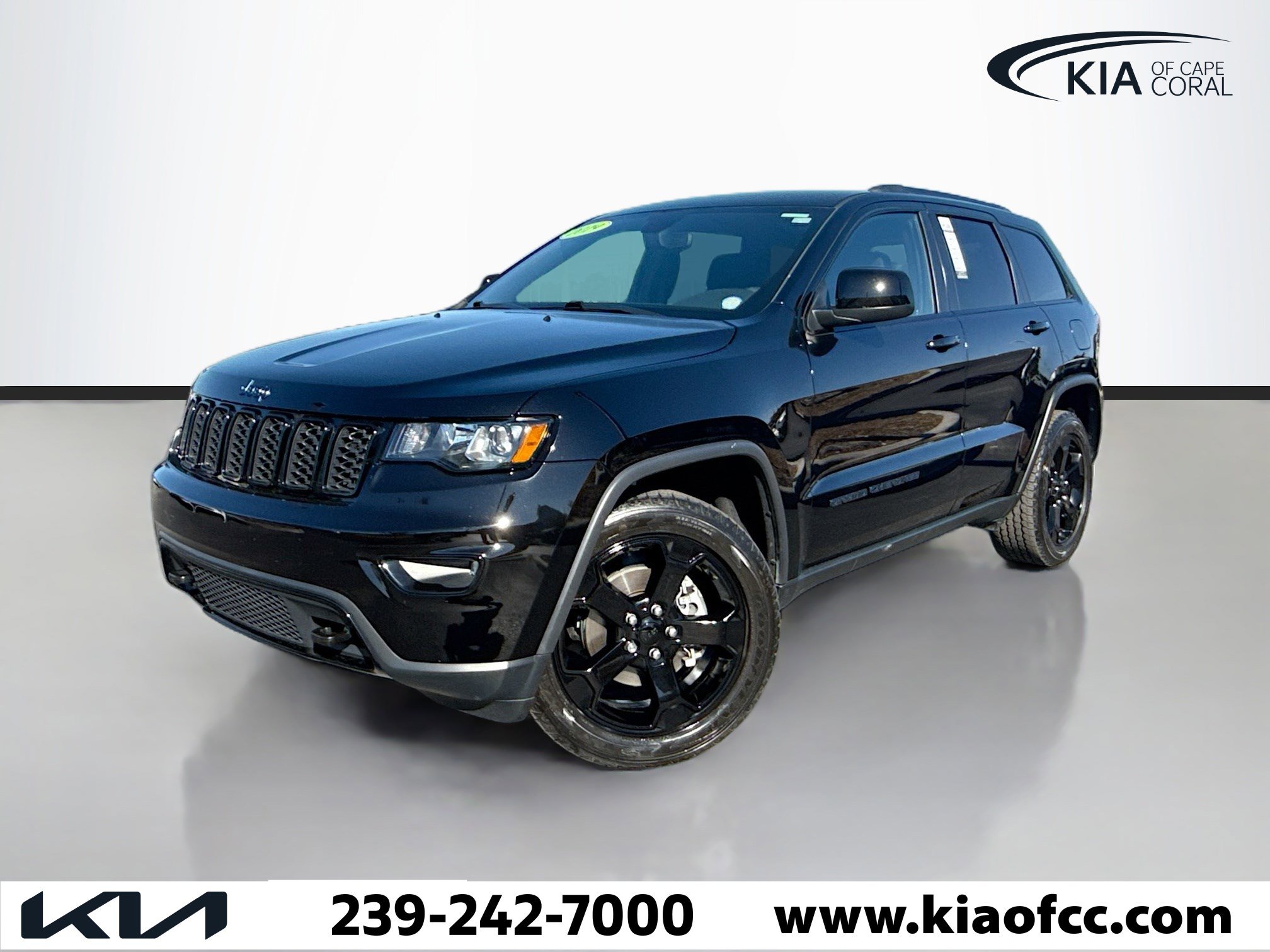 Used 2019 Jeep Grand Cherokee Laredo image 1