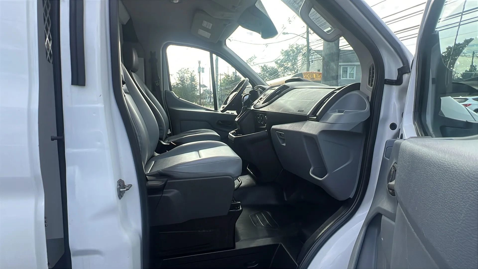 Used 2018 Ford Transit 250 130 Low Roof image 31