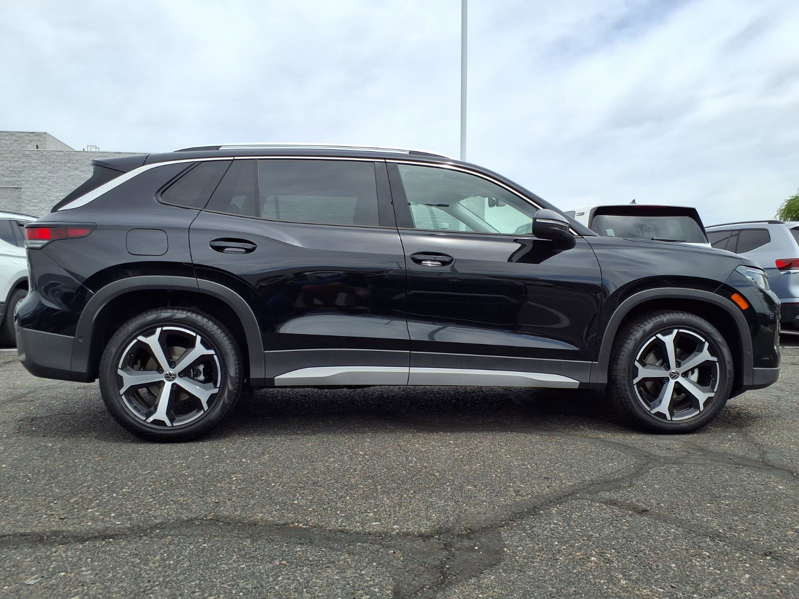 New 2026 Volkswagen Tiguan SE FWD image 5