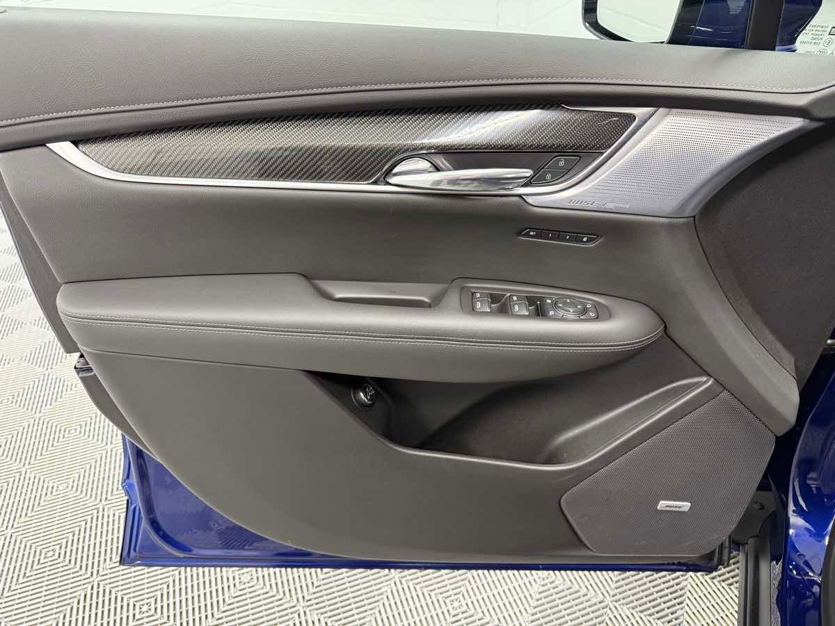 Used 2024 Cadillac XT6 Sport w/ Technology Package image 10