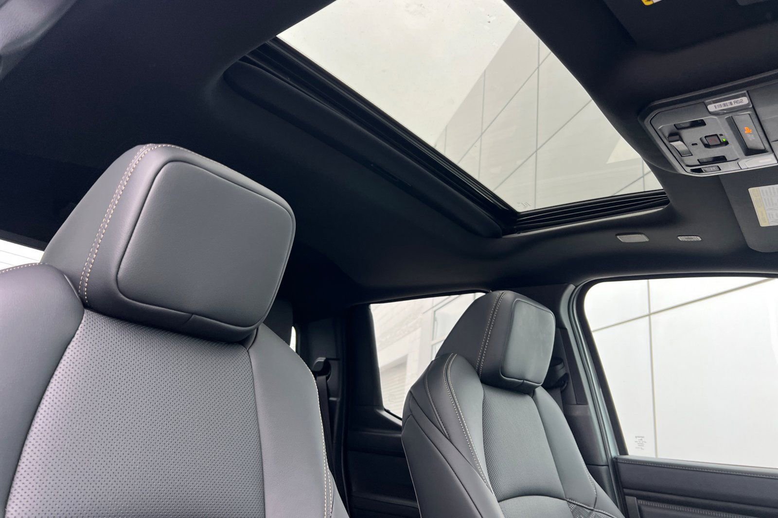 Used 2024 Toyota Tacoma Limited w/ Limited Package (LT) AWD/4WD image 13