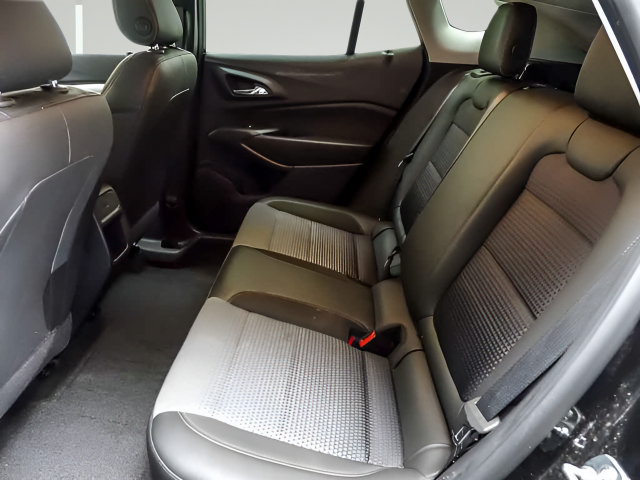 Used 2025 Chevrolet Trax LT w/ LT Convenience Package FWD image 10