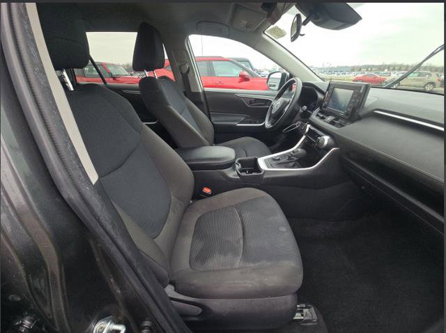 Used 2022 Toyota RAV4 LE image 9
