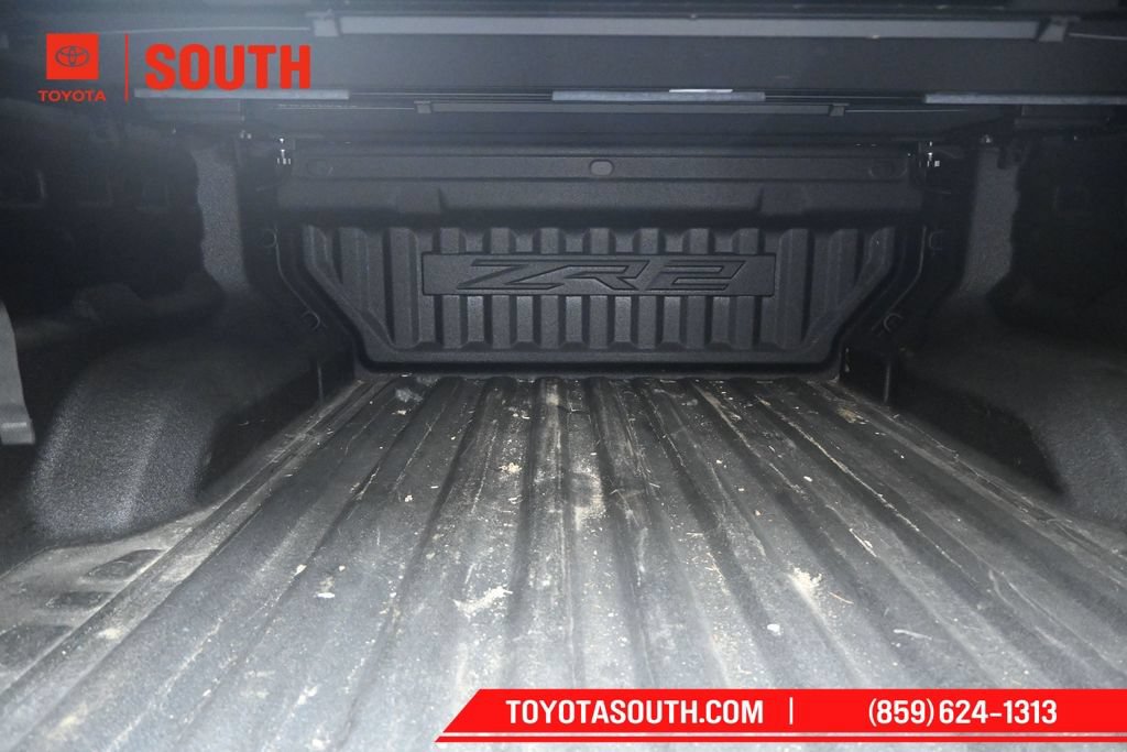 Used 2024 Chevrolet Colorado ZR2 w/ Technology Package AWD/4WD image 17