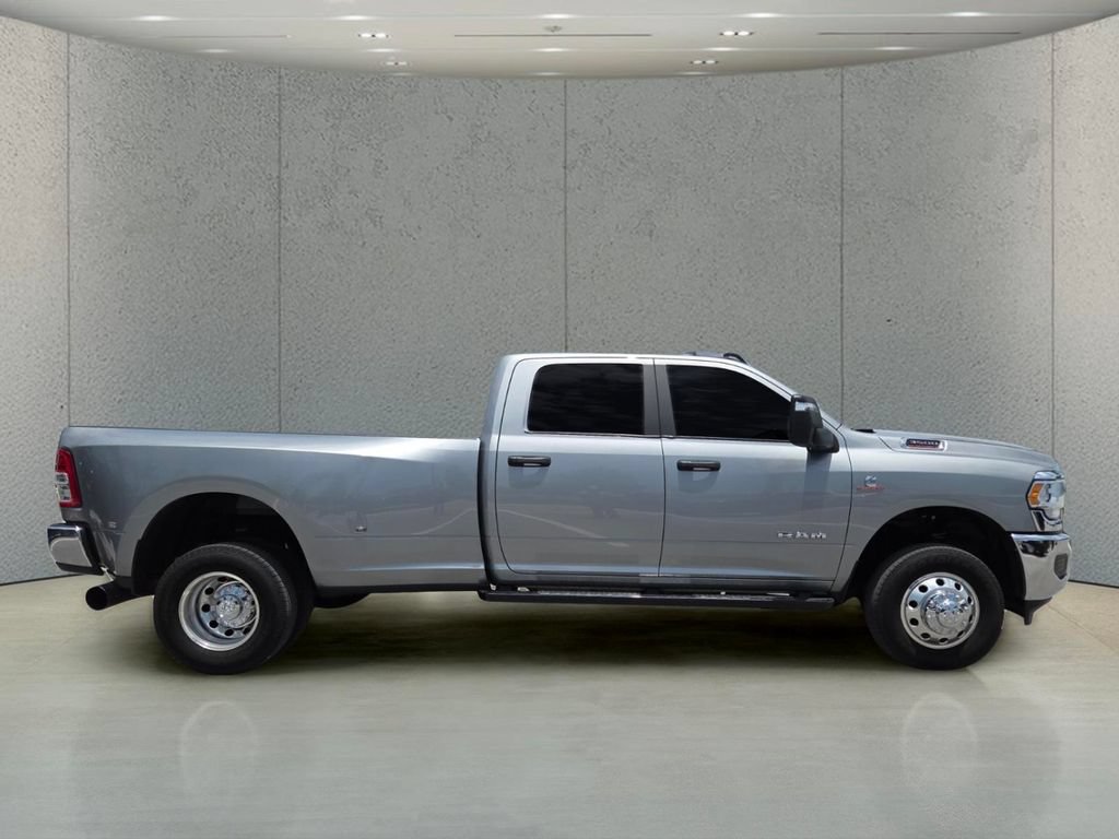Used 2023 RAM 3500 Big Horn w/ Protection Group AWD/4WD image 2