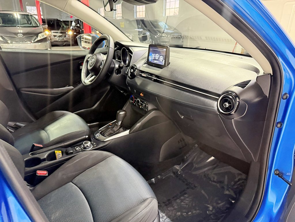 Used 2020 Toyota Yaris LE image 33