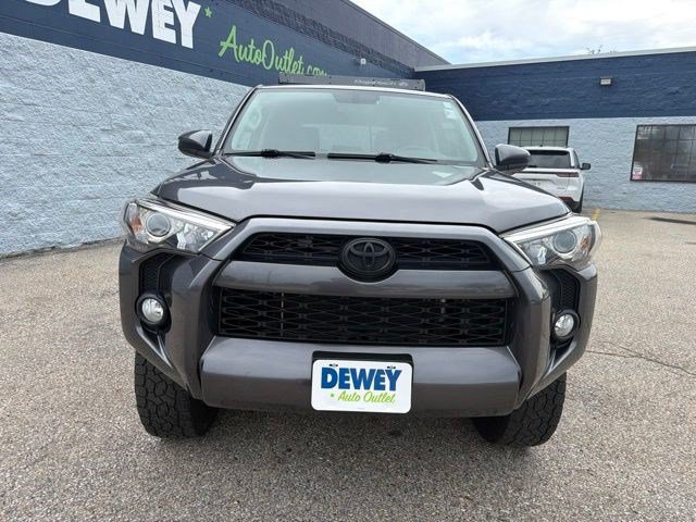 Used 2018 Toyota 4Runner SR5 AWD/4WD image 8
