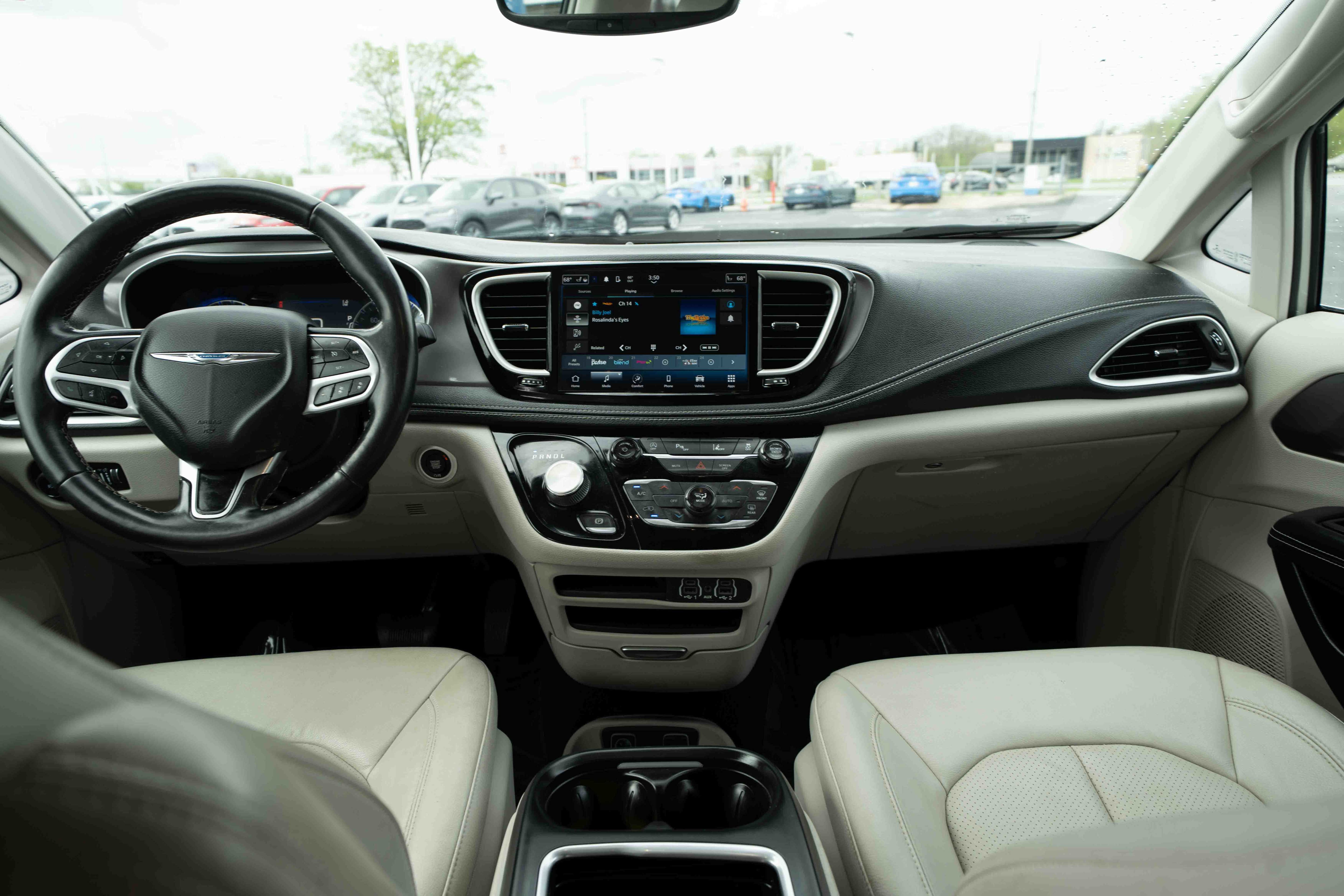 Used 2021 Chrysler Pacifica Touring-L FWD image 20