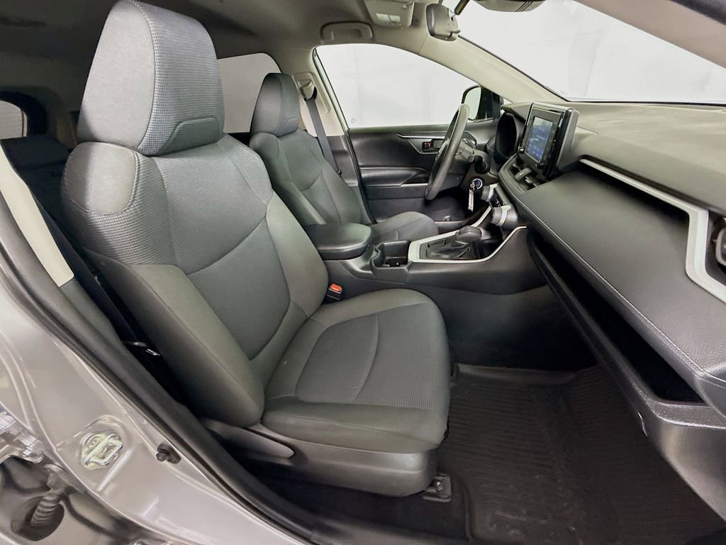 Used 2022 Toyota RAV4 LE FWD image 26