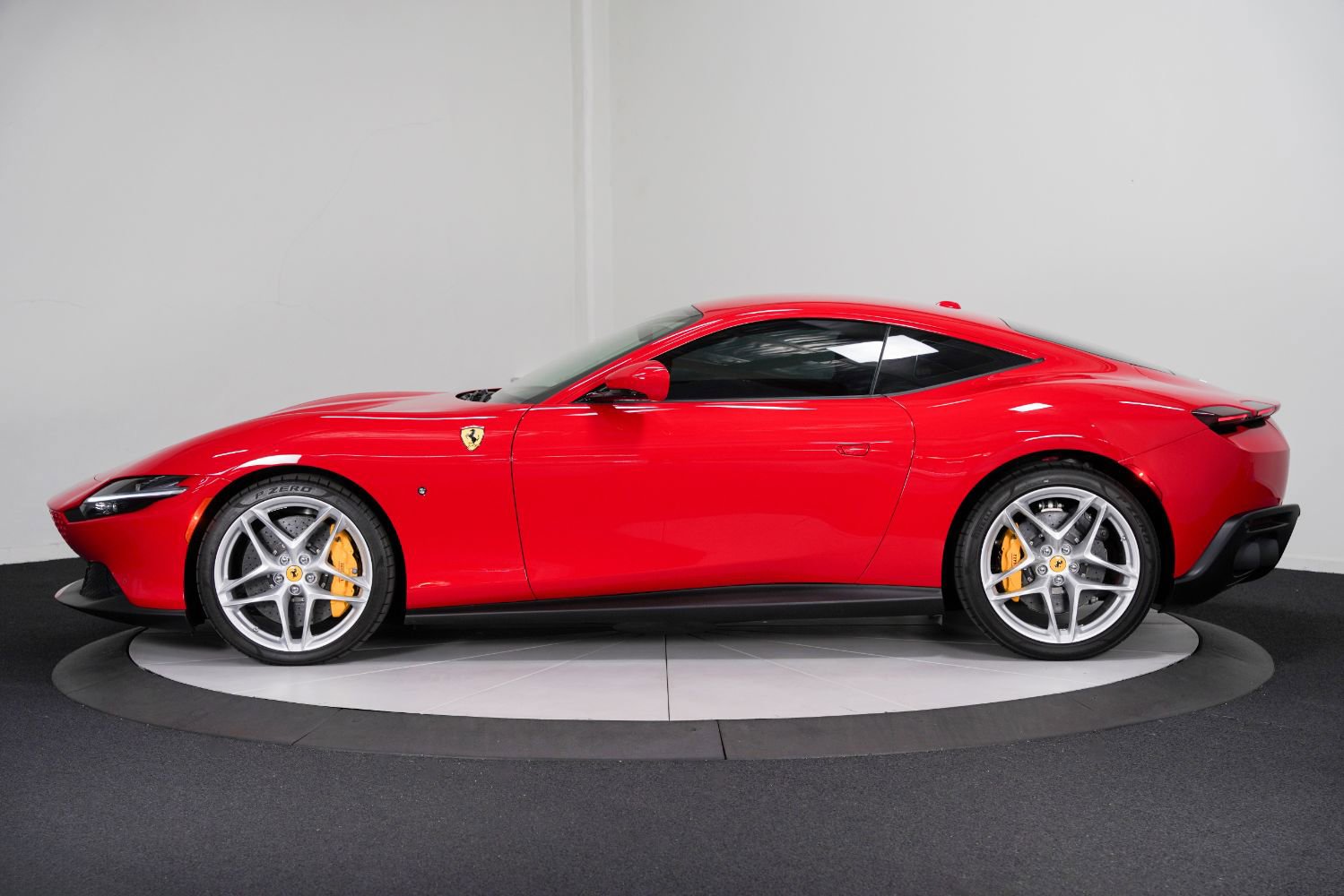 Used 2022 Ferrari Roma image 7