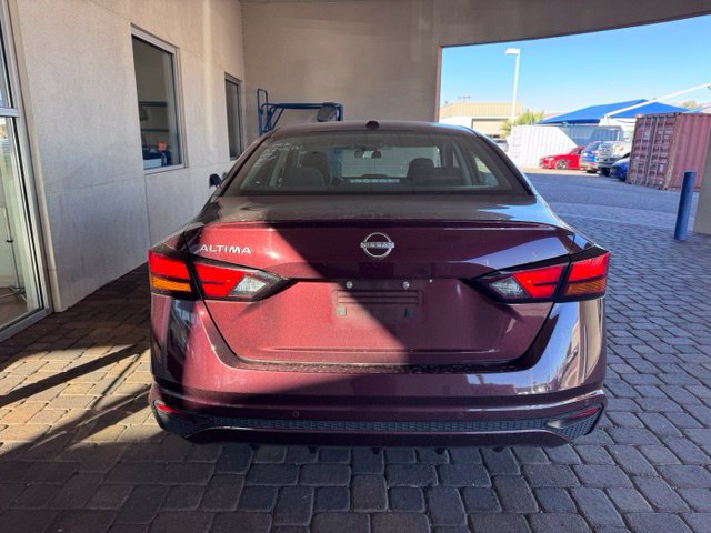 Used 2025 Nissan Altima 2.5 SV FWD image 3