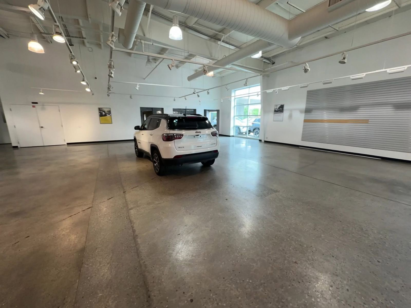 Used 2025 Jeep Compass Limited AWD/4WD image 15