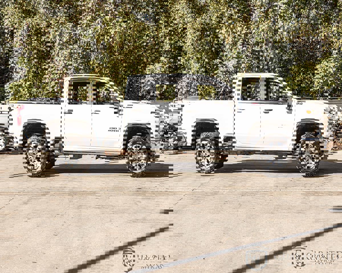 Used 2022 Chevrolet Silverado 2500 Custom w/ Custom Value Package image 9