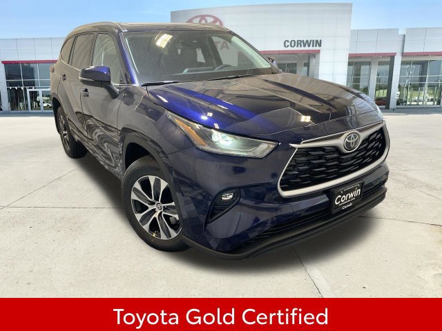 Used 2021 Toyota Highlander XLE AWD/4WD image 2
