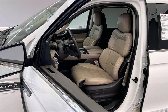 Used 2022 Lincoln Navigator Reserve AWD/4WD image 16