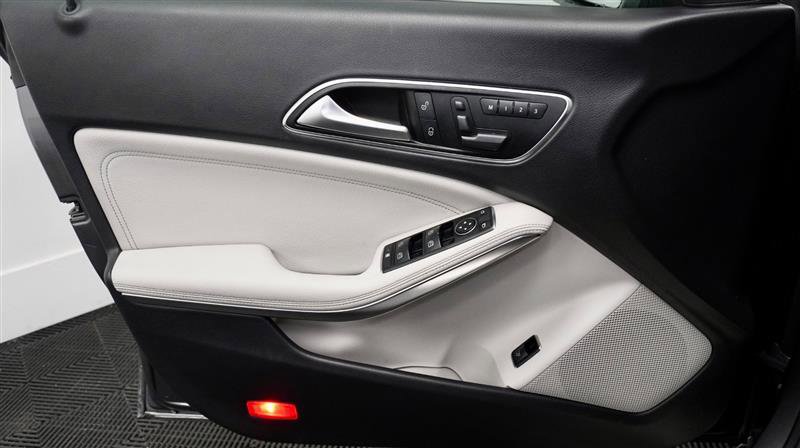Used 2014 Mercedes-Benz CLA 250 CLA250 4MATIC image 41