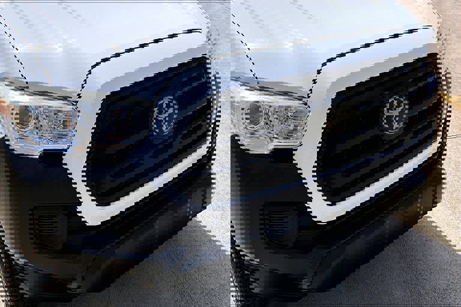 Used 2018 Toyota Tacoma SR image 27