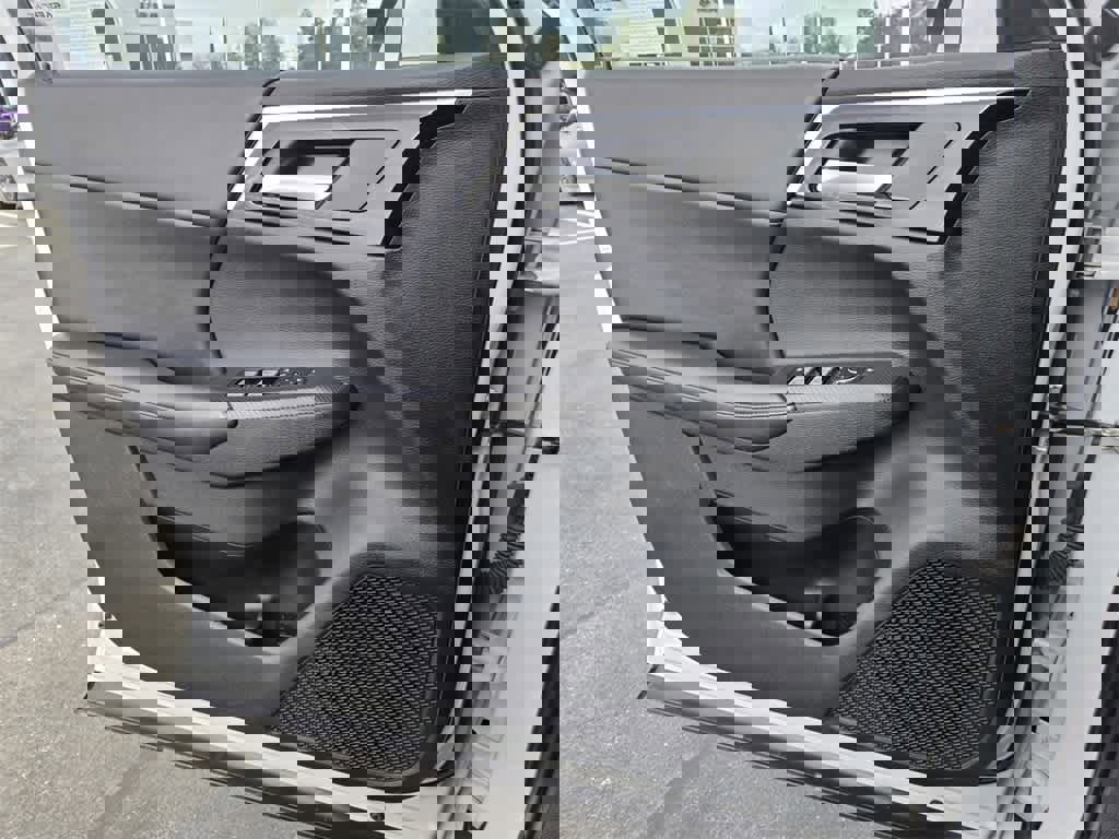 Used 2023 Mitsubishi Outlander SE image 18