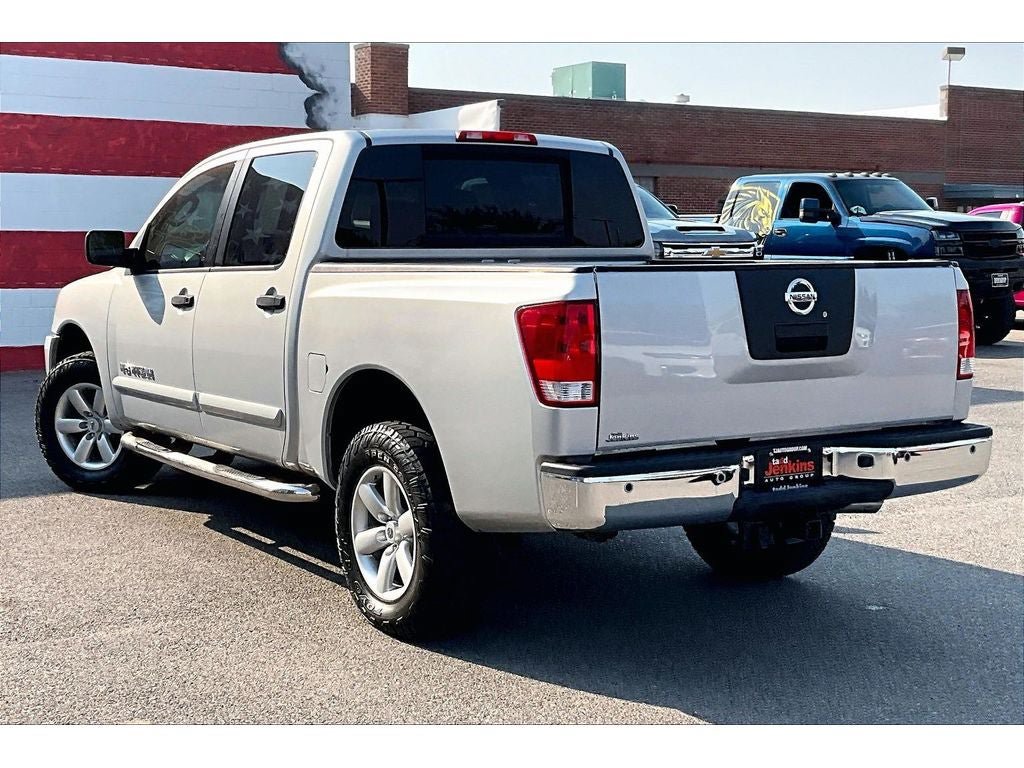 Used 2010 Nissan Titan SE w/ SE Value Truck Pkg AWD/4WD image 13