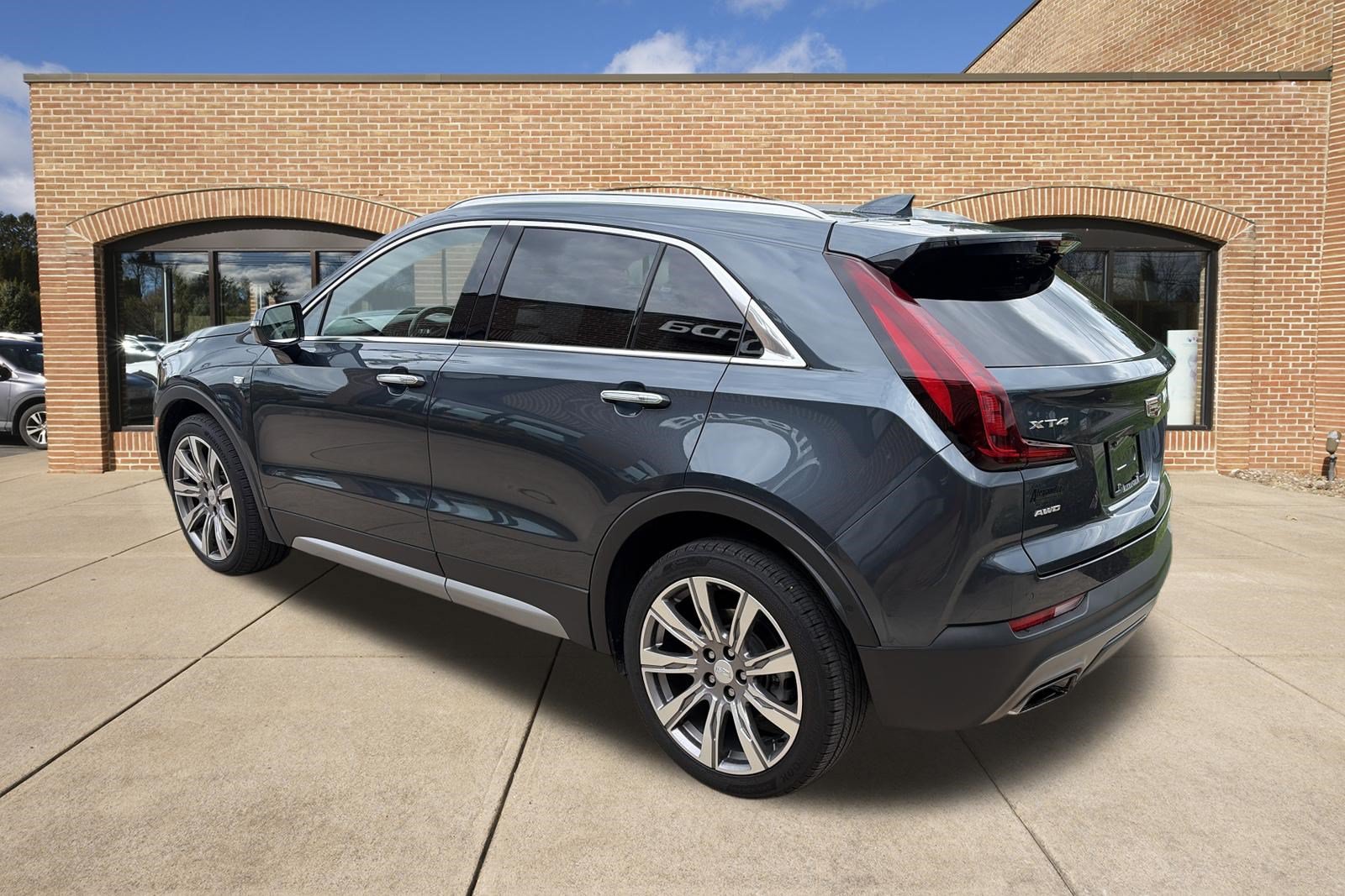 Used 2019 Cadillac XT4 Premium Luxury w/ Enhanced Visibility Package AWD/4WD image 6