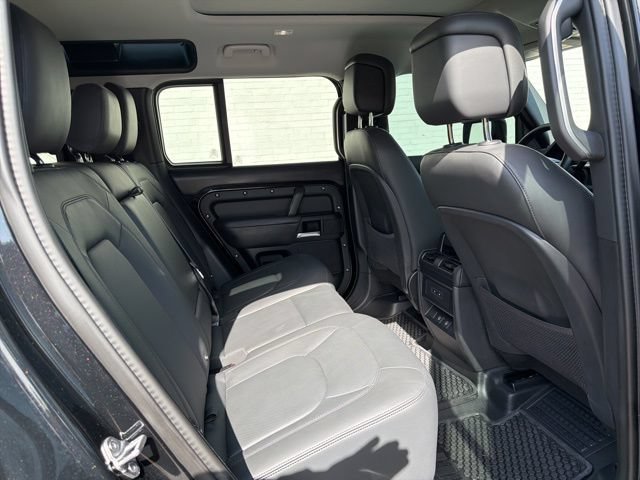 Used 2025 Land Rover Defender 110 SE AWD/4WD image 10