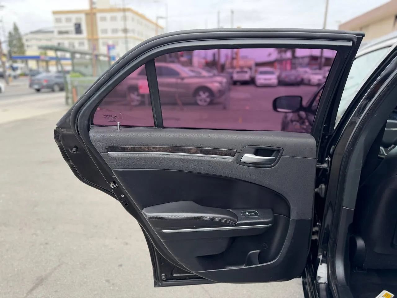 Used 2018 Chrysler 300 Limited RWD image 24