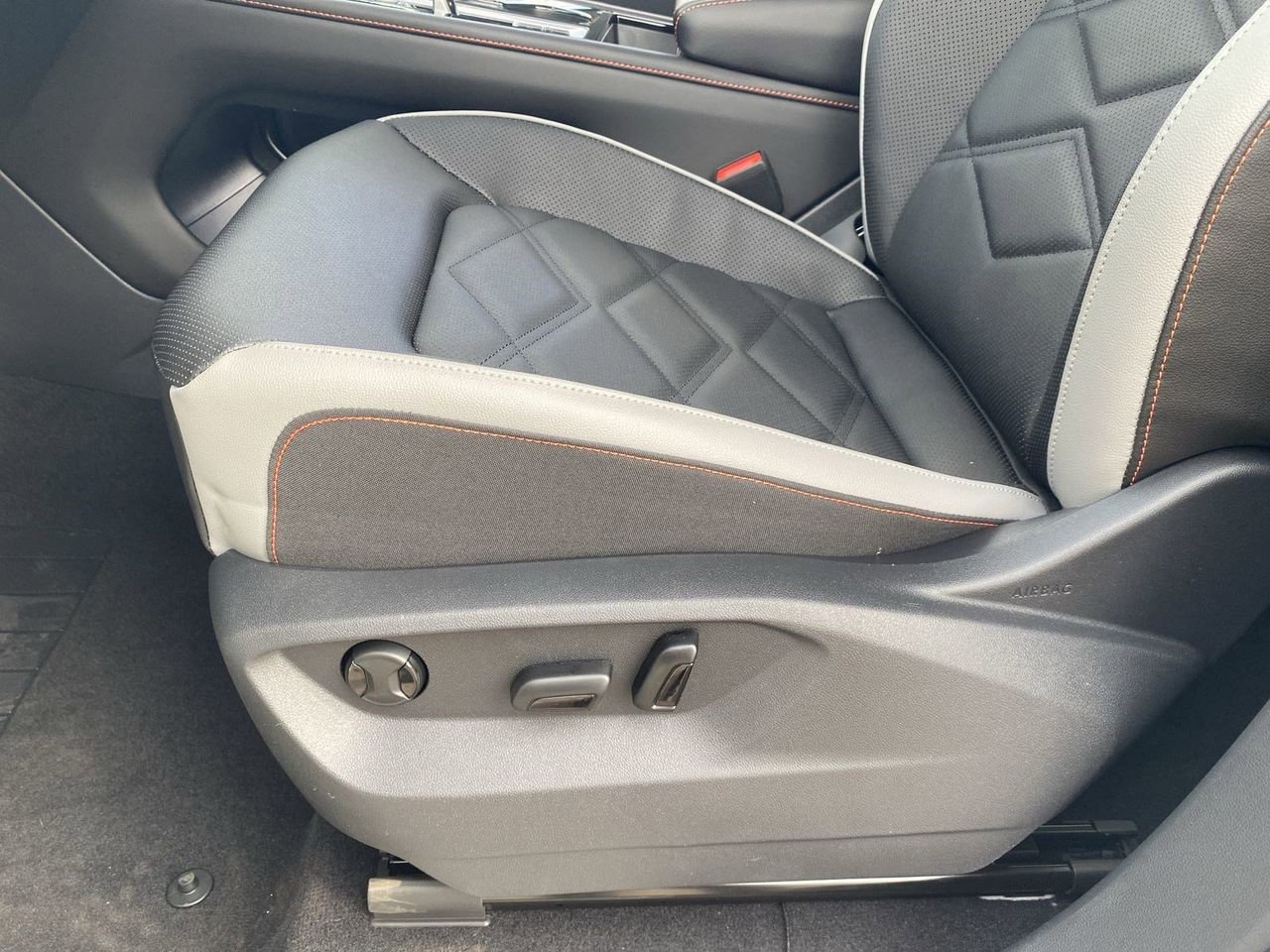 New 2026 Volkswagen Atlas Peak Edition image 16