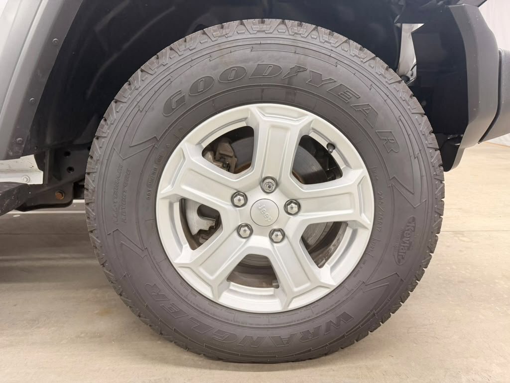 Used 2020 Jeep Wrangler Sport AWD/4WD image 19