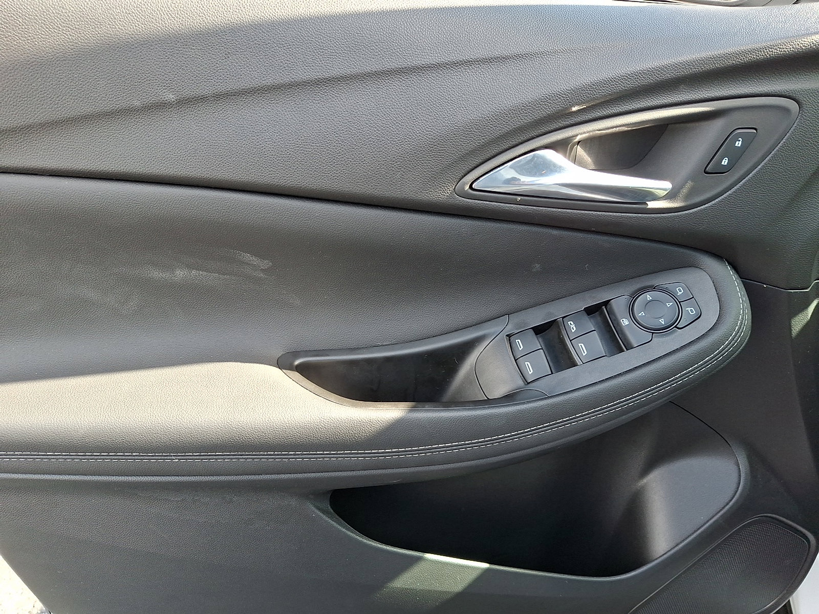 Certified 2022 Buick Encore GX Preferred w/ Cold Weather Comfort Package image 12