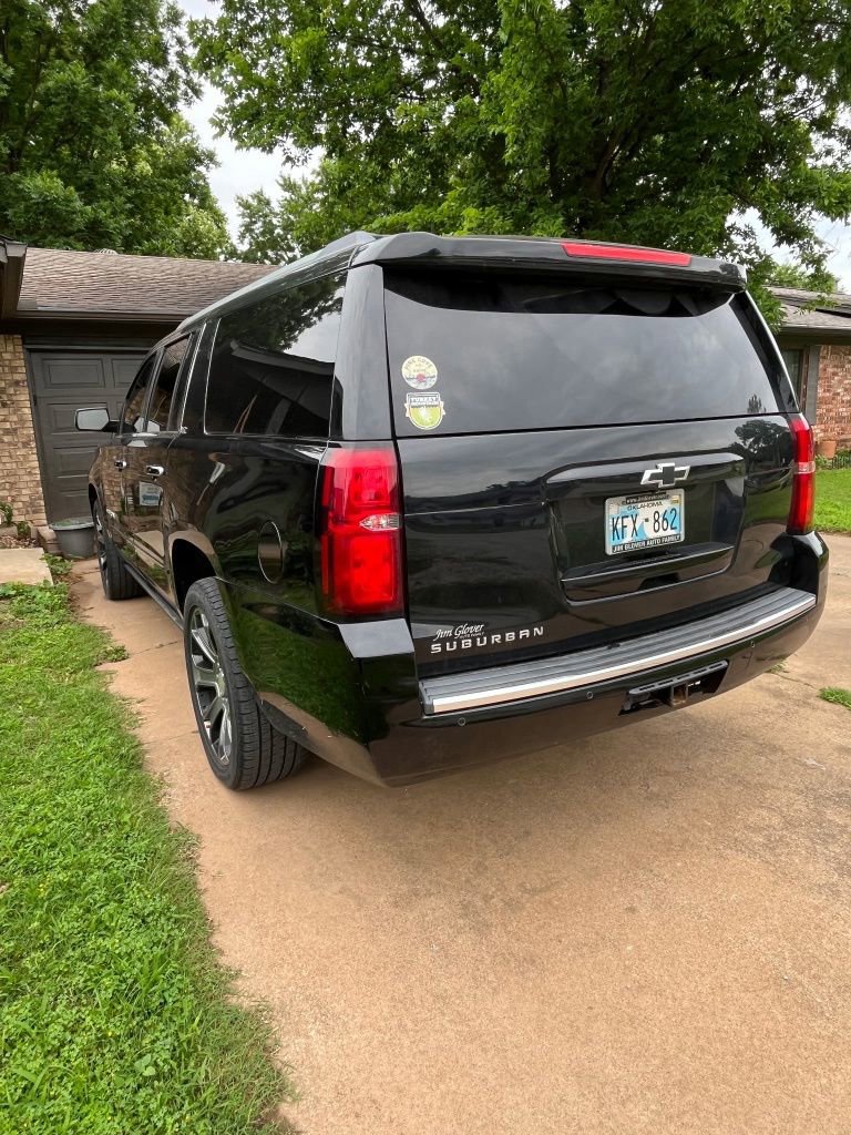 Used 2015 Chevrolet Suburban LTZ RWD image 3