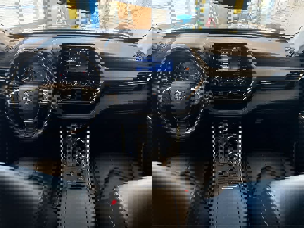 Used 2022 Toyota Highlander XLE image 16