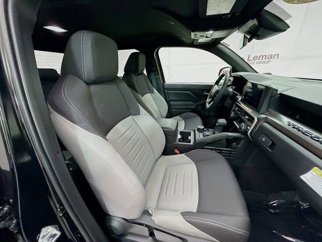 Used 2025 Toyota Tacoma TRD Sport image 27
