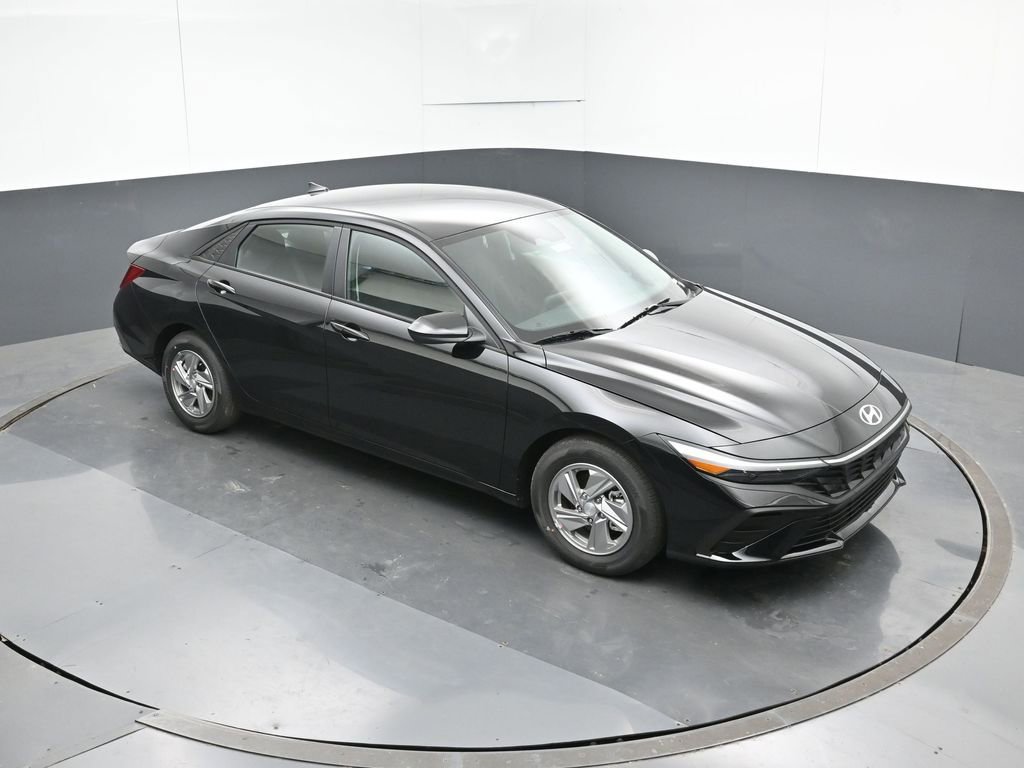 New 2026 Hyundai Elantra SE FWD image 23