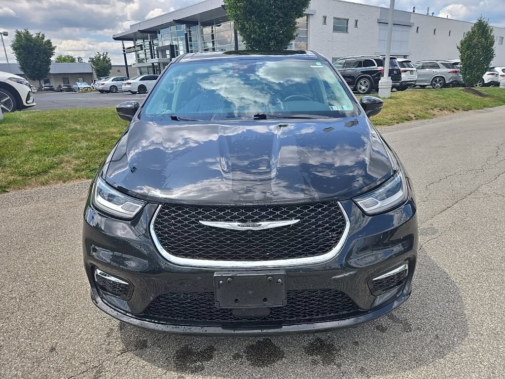 Used 2023 Chrysler Pacifica Touring-L FWD image 10