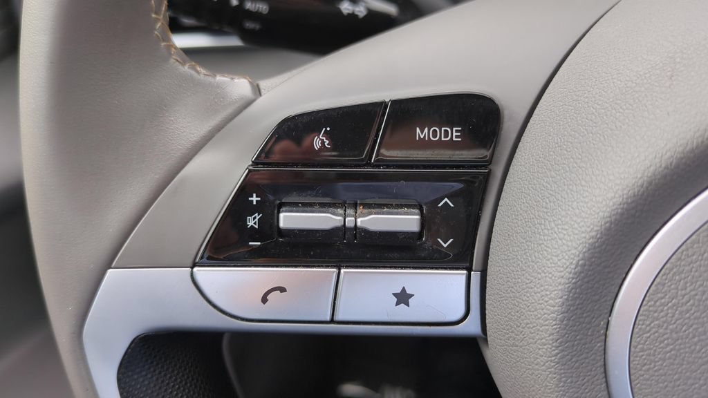 Used 2025 Hyundai Elantra SEL FWD image 19
