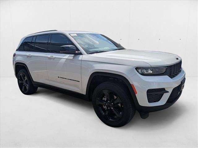 New 2025 Jeep Grand Cherokee Altitude image 6