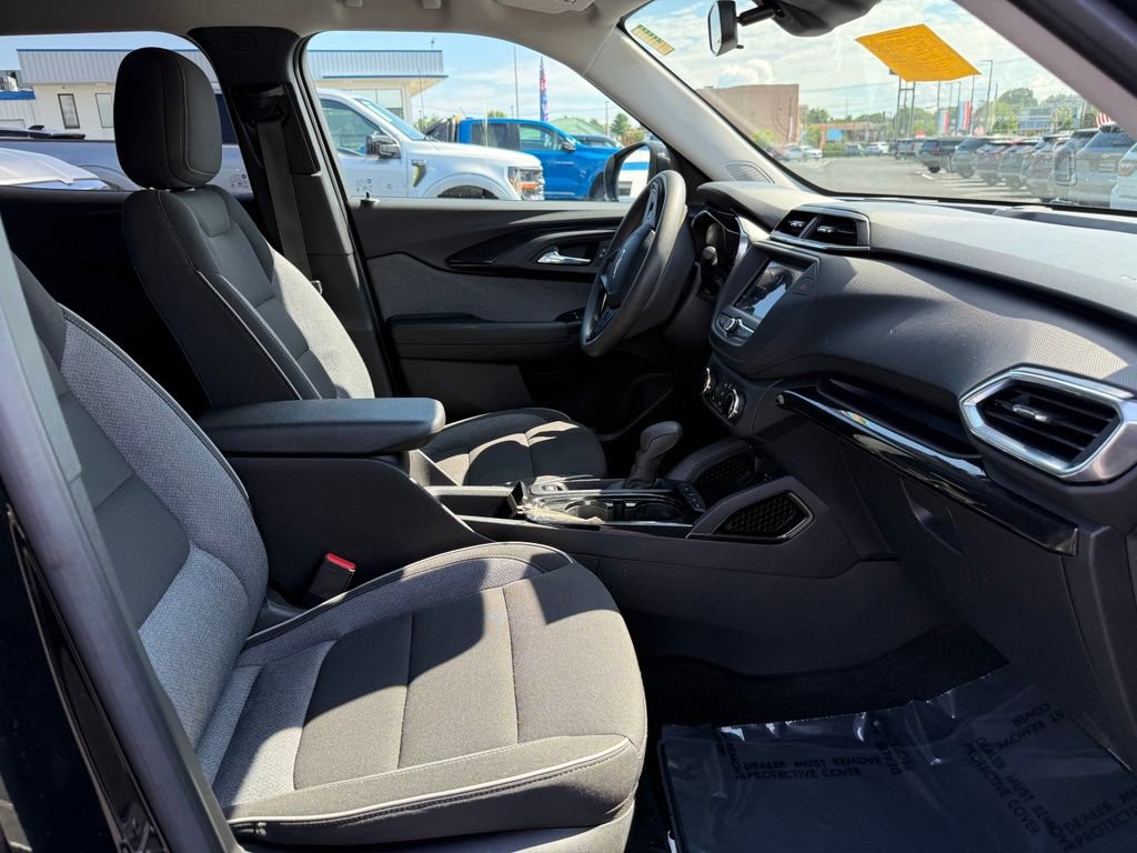 Used 2023 Chevrolet TrailBlazer LT AWD/4WD image 17