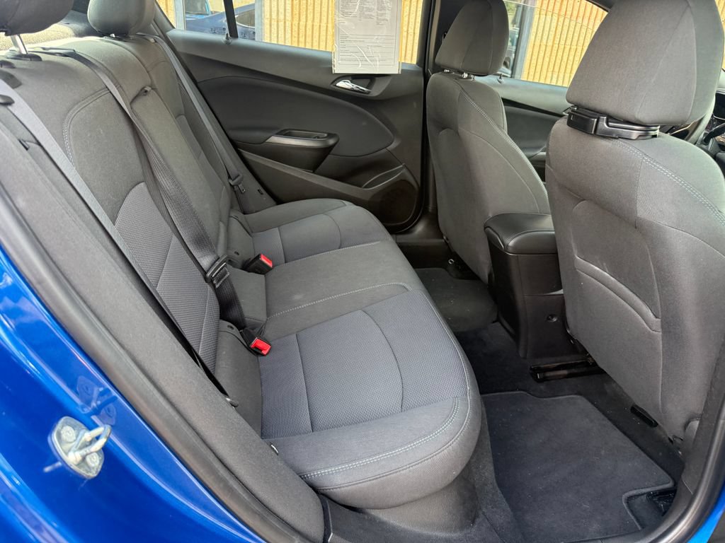 Used 2018 Chevrolet Cruze LT FWD image 17