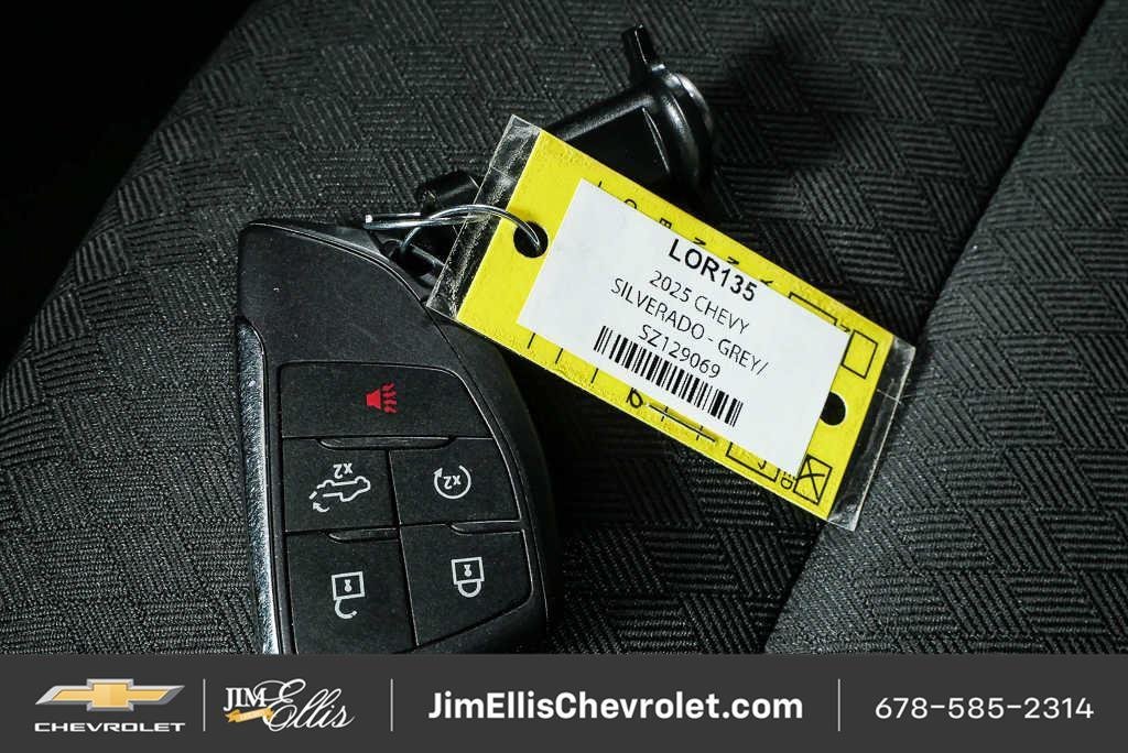 Certified 2025 Chevrolet Silverado 1500 LT AWD/4WD image 3
