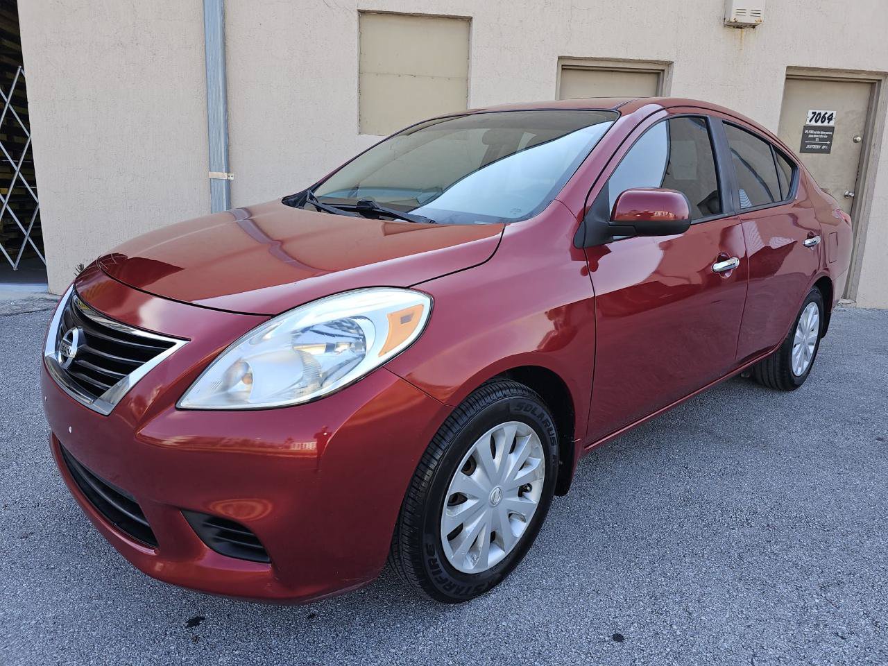 Used 2013 Nissan Versa SV FWD image 7