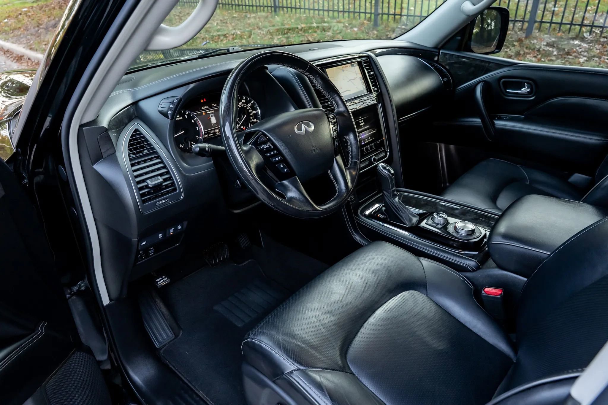 Used 2021 INFINITI QX80 Luxe w/ Cargo Package image 11