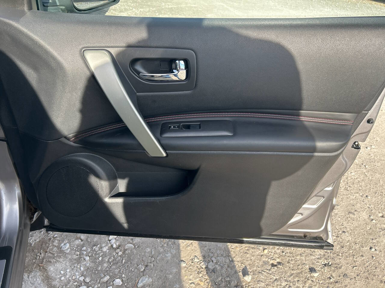 Used 2011 Nissan Rogue SV w/ SL Pkg image 19