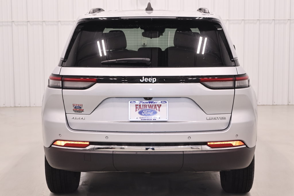 Used 2024 Jeep Grand Cherokee Limited AWD/4WD image 8