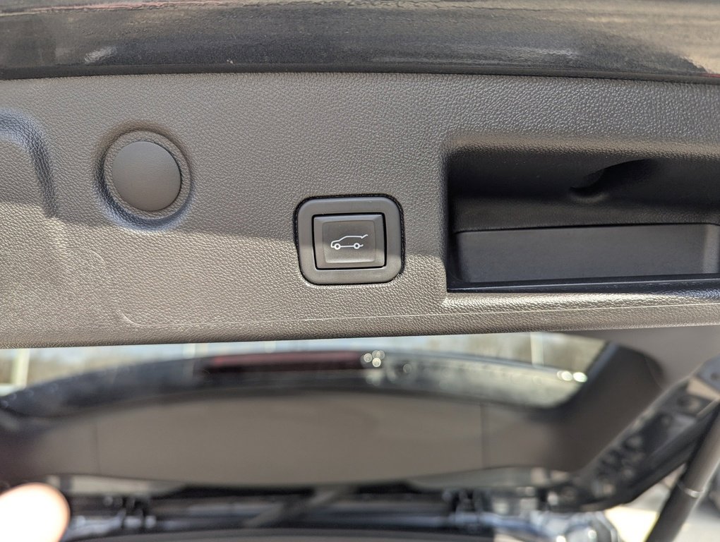 Used 2023 Chevrolet Equinox RS w/ RS Leather Package image 22