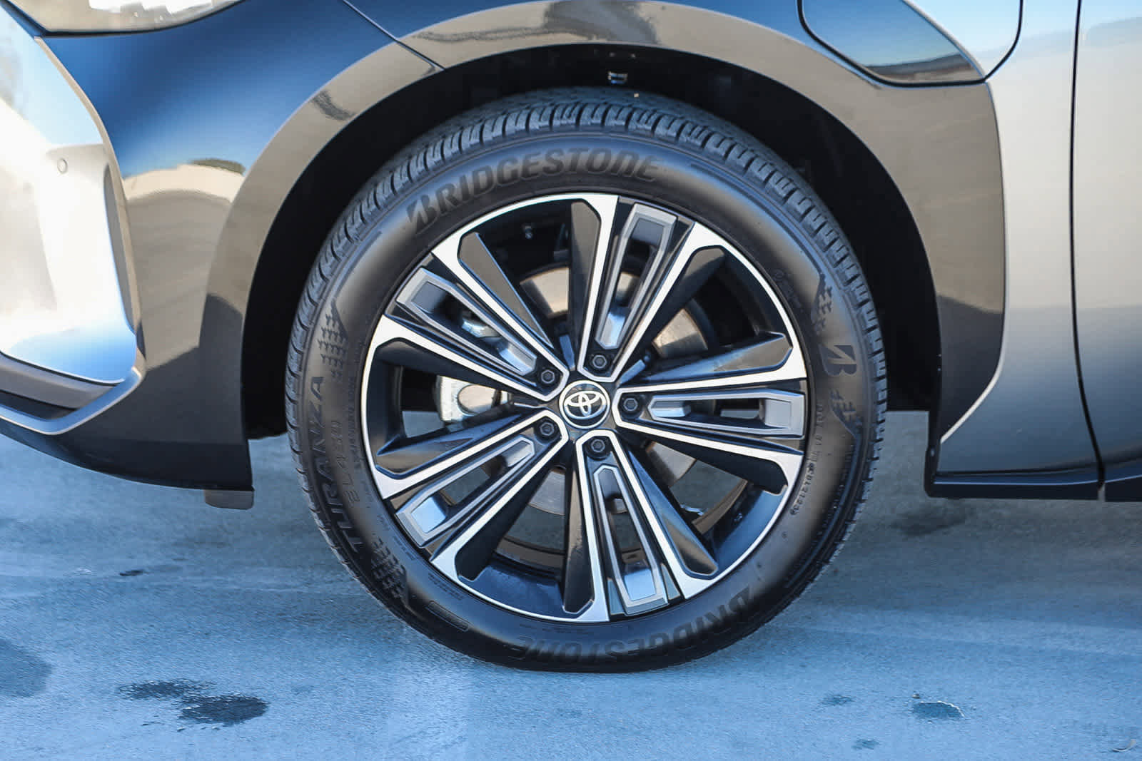 Used 2023 Toyota bZ4X Limited image 10