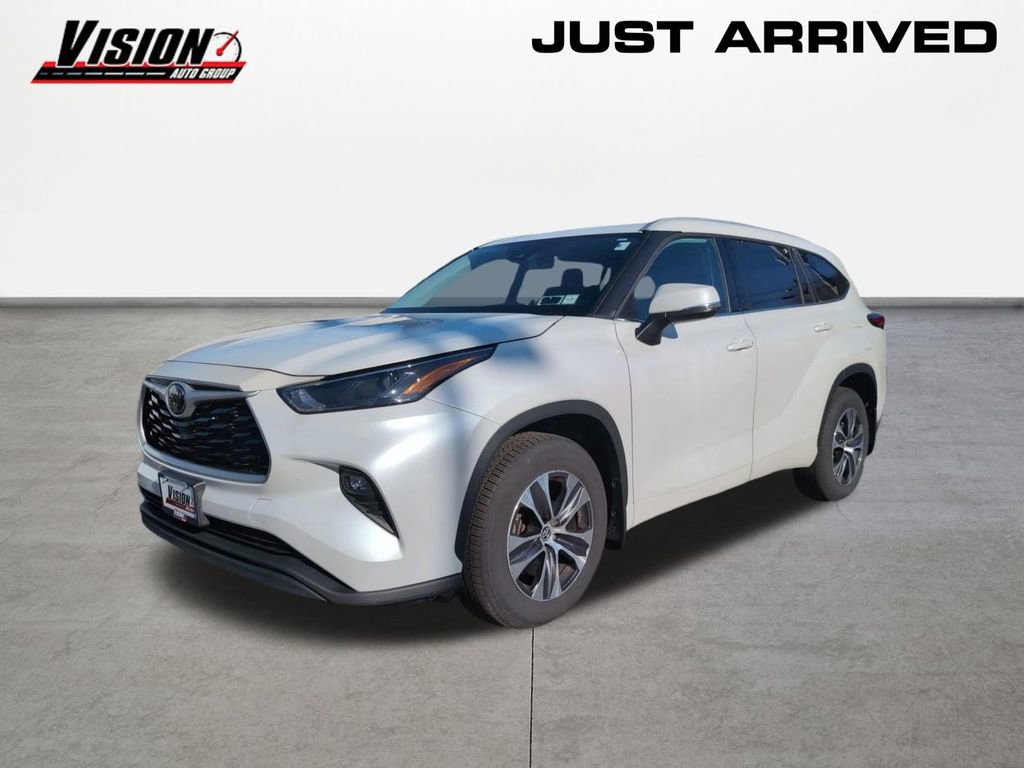 Used 2022 Toyota Highlander XLE