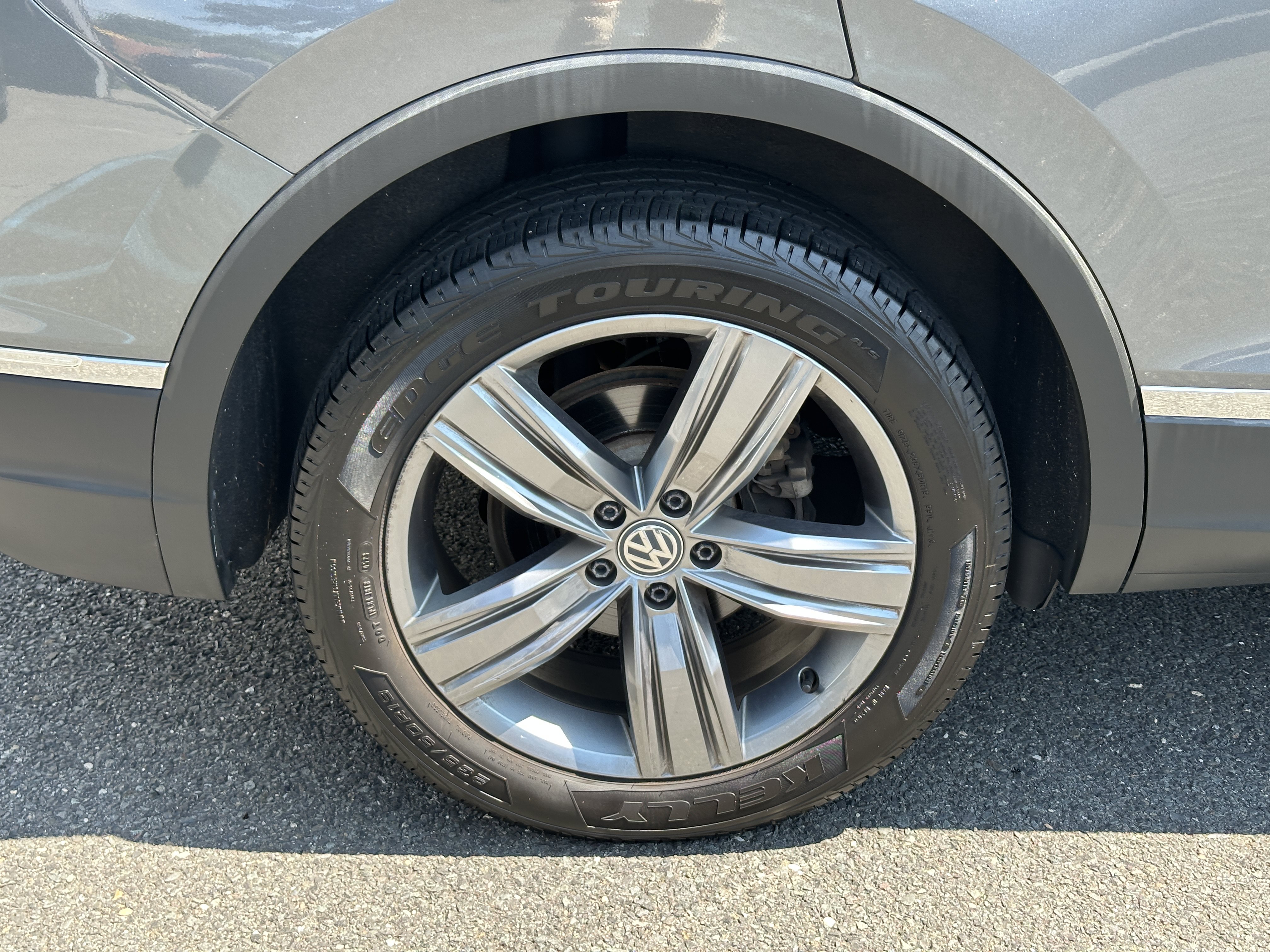 Used 2020 Volkswagen Tiguan SEL AWD/4WD image 21