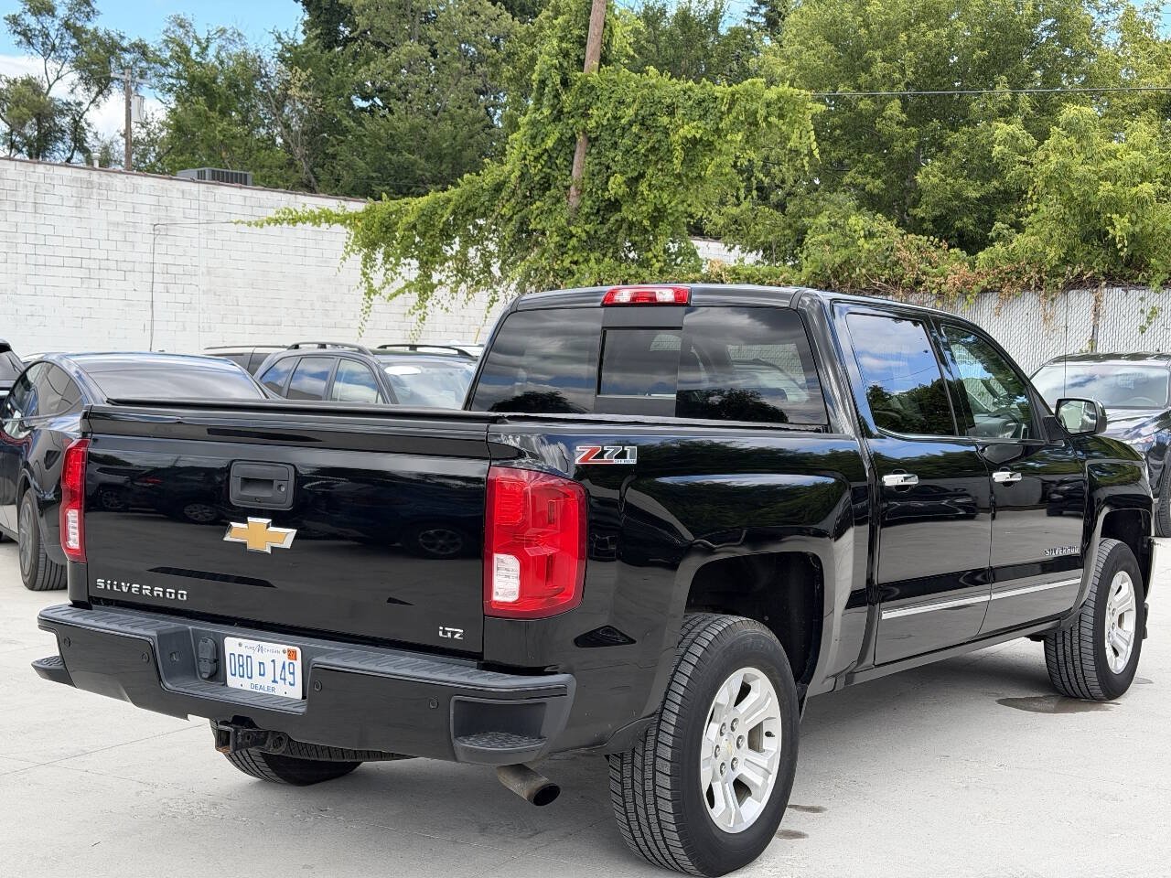 Used 2017 Chevrolet Silverado 1500 LTZ Z71 w/ LTZ Plus Package AWD/4WD image 9