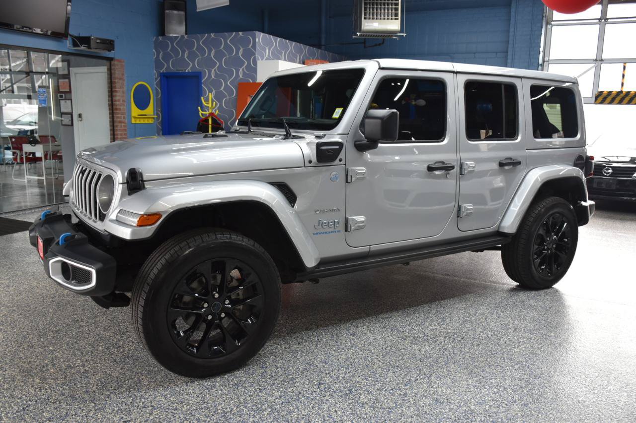 Used 2024 Jeep Wrangler Unlimited Sahara w/ Technology Group AWD/4WD image 9